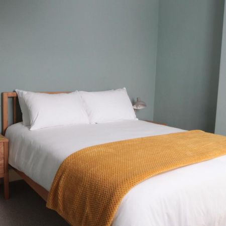 Number 6 Bed & Breakfast Whitby Bagian luar foto