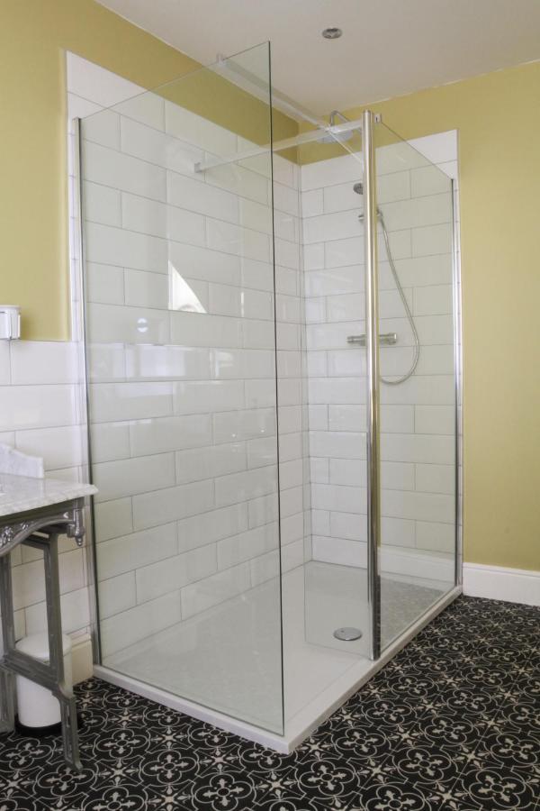 Number 6 Bed & Breakfast Whitby Bagian luar foto