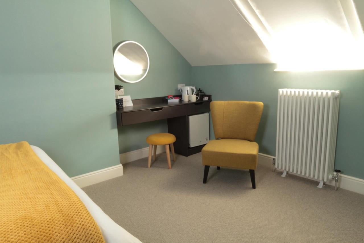 Number 6 Bed & Breakfast Whitby Bagian luar foto