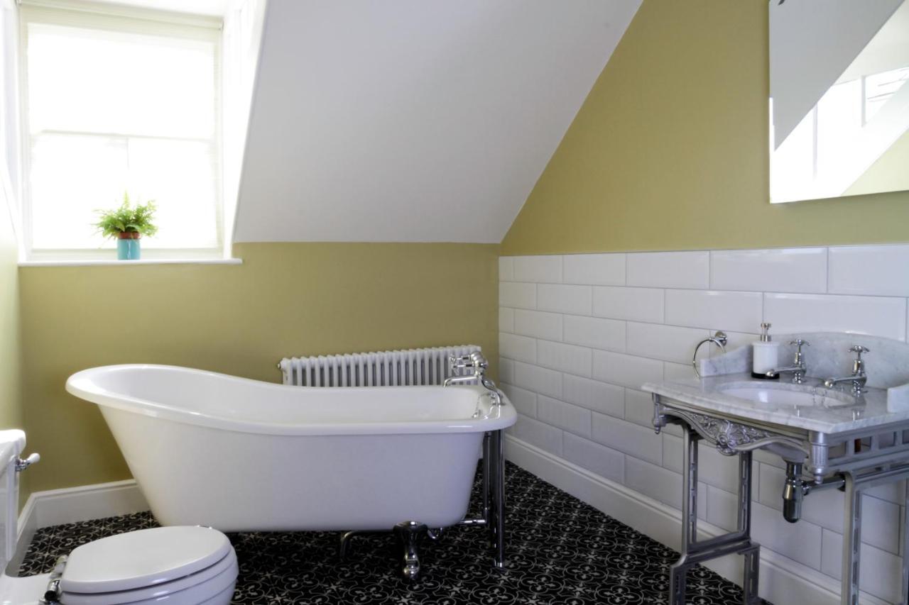 Number 6 Bed & Breakfast Whitby Bagian luar foto