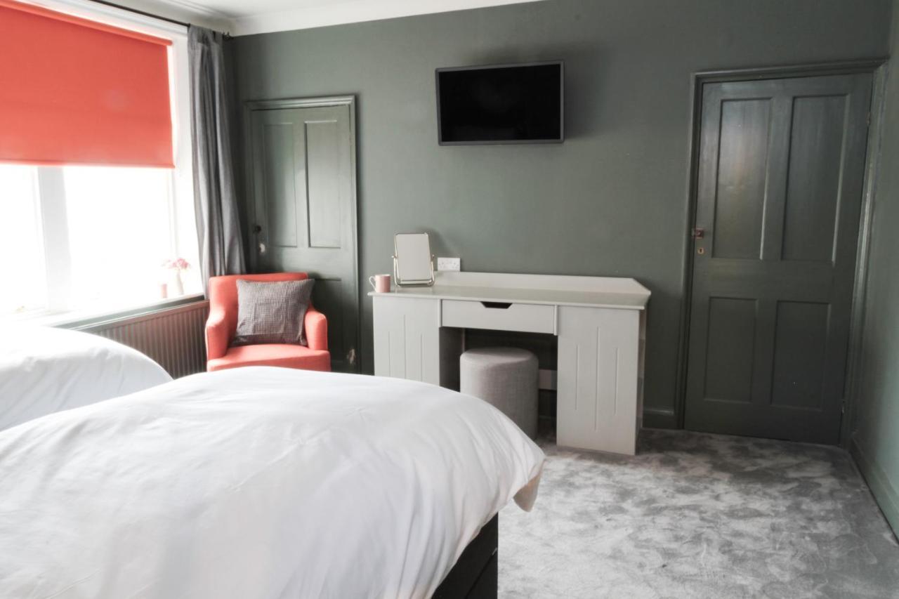Number 6 Bed & Breakfast Whitby Bagian luar foto